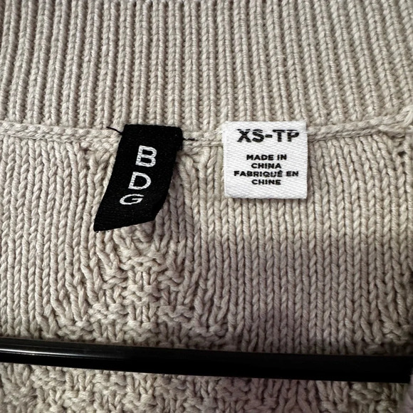 BDG Chuncky Knit Button V Neck‎ Longsleeve Cream Sweater Size  XS - Picture 4 of 5